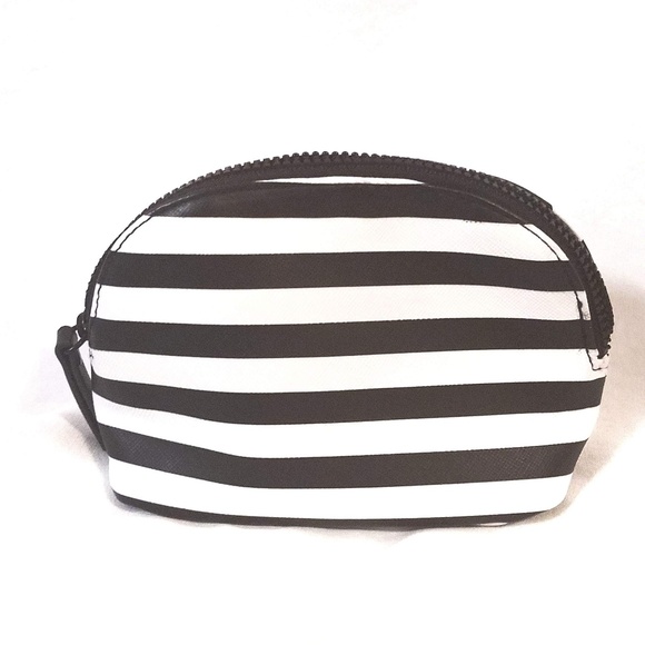 Victoria's Secret Heart Zipper Coin Purse - Picture 3 of 5